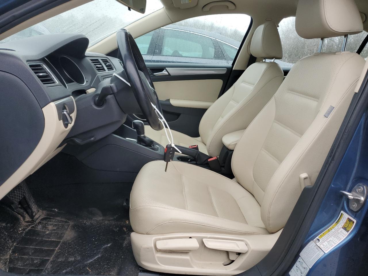 3VWDB7AJ6HM255723 2017 Volkswagen Jetta Se