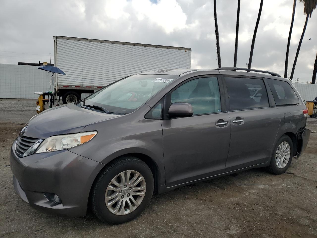 5TDYK3DC0ES415665 2014 Toyota Sienna Xle