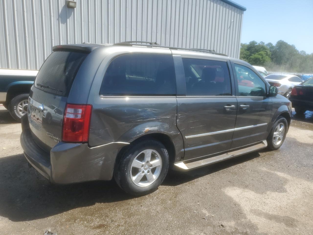 2D4RN5DX0AR290165 2010 Dodge Grand Caravan Sxt