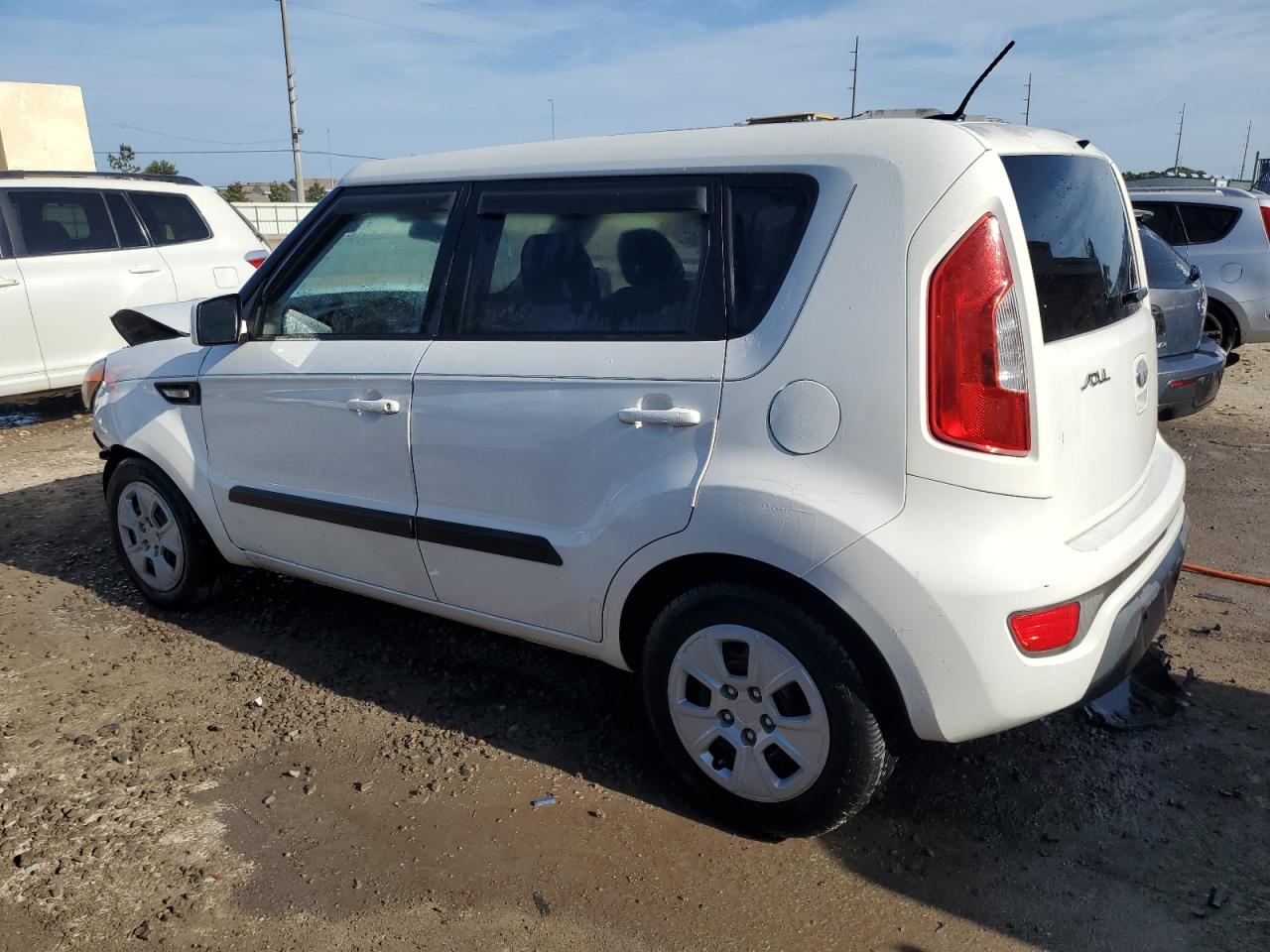 2013 Kia Soul vin: KNDJT2A58D7565045