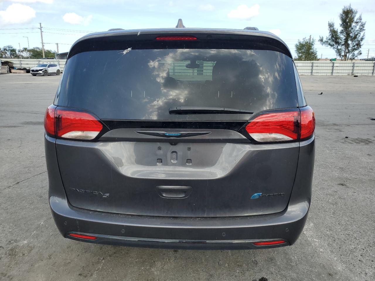 2020 Chrysler Pacifica Hybrid Touring L vin: 2C4RC1L79LR267466