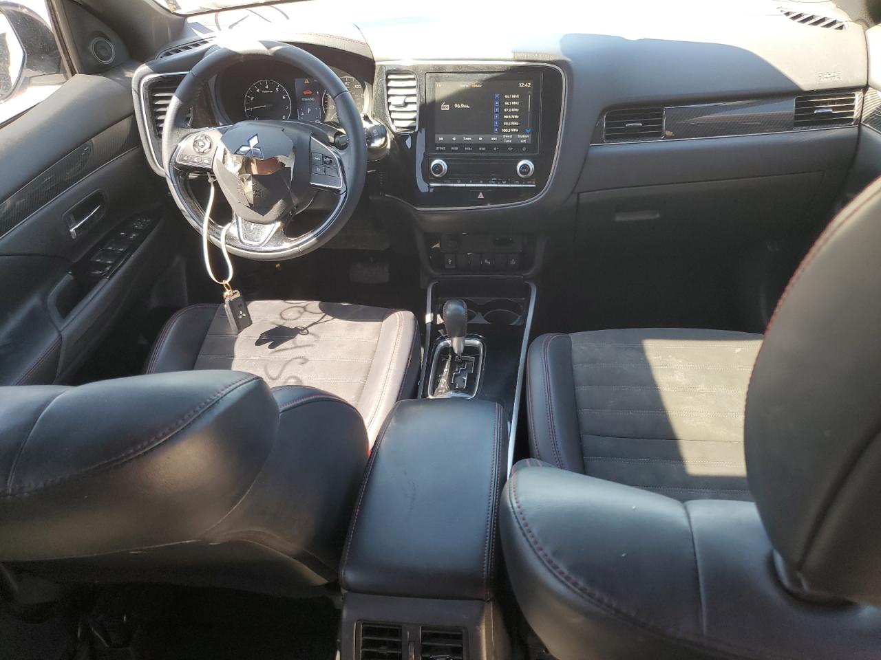 2020 Mitsubishi Outlander Se vin: JA4AD3A32LZ046751