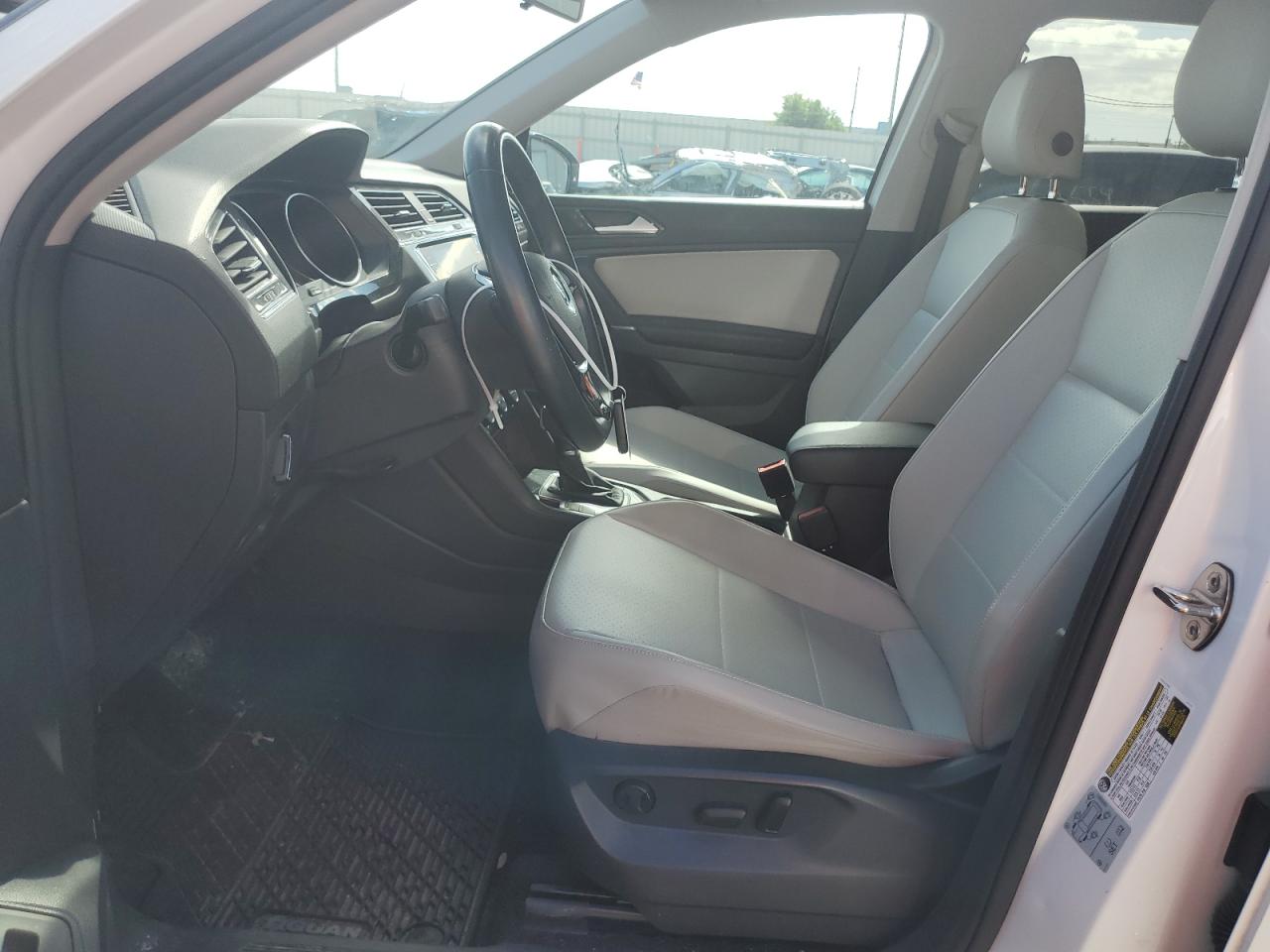 3VV3B7AX3JM035823 VOLKSWAGEN TIGUAN 2018