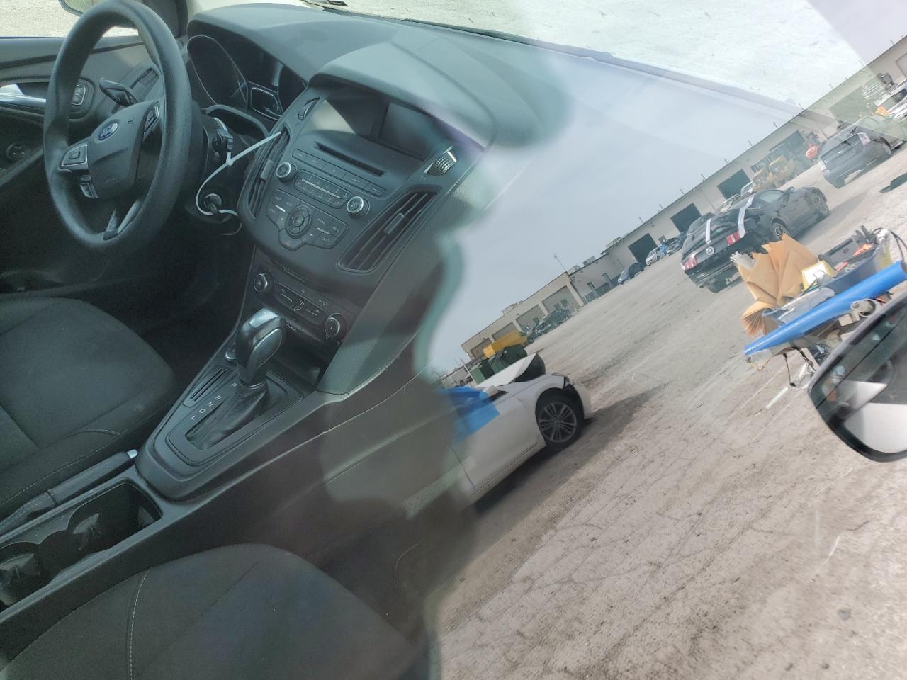 1FADP3K24FL370457 2015 Ford Focus Se