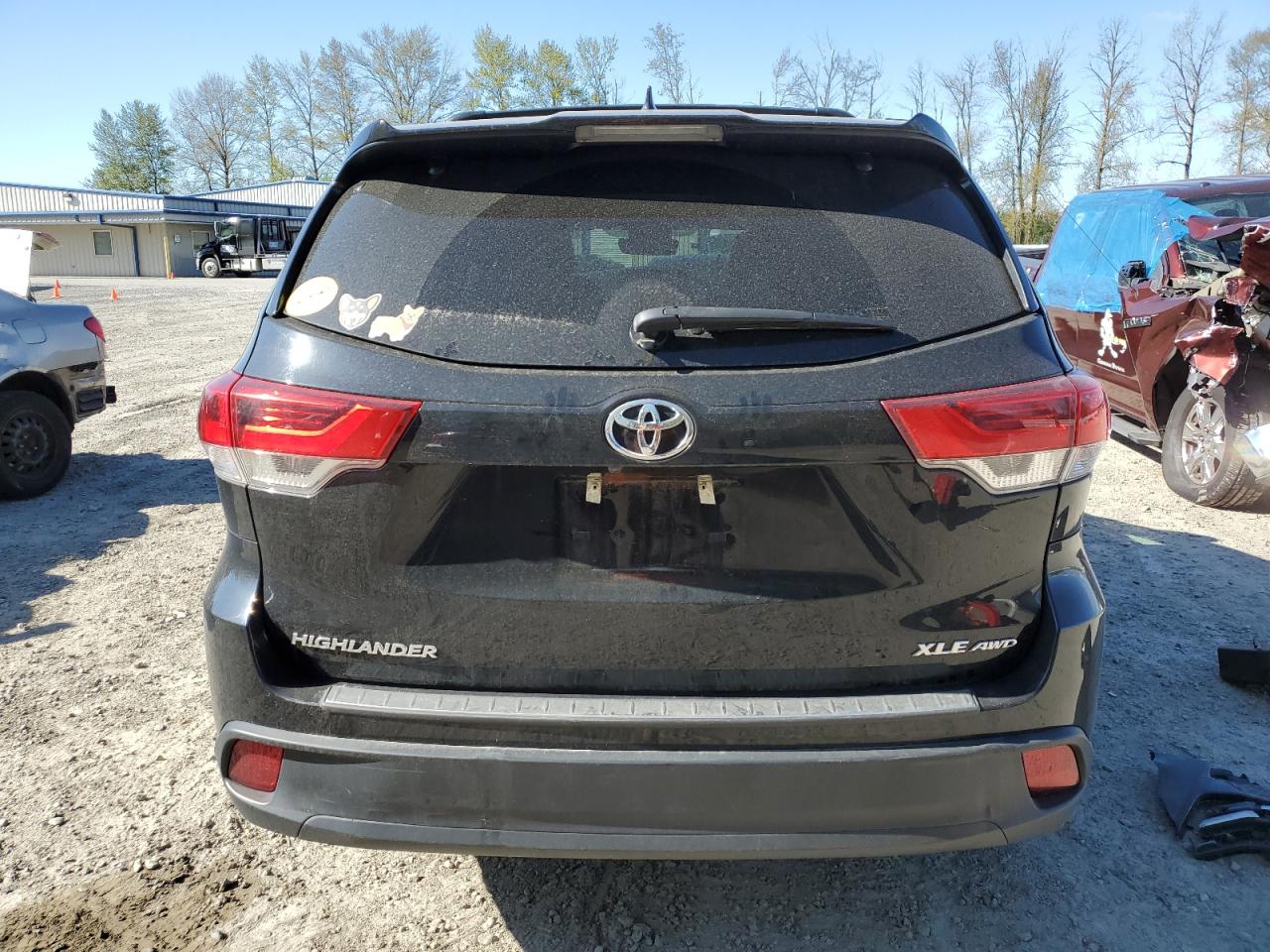 5TDJZRFH1JS529483 2018 Toyota Highlander Se