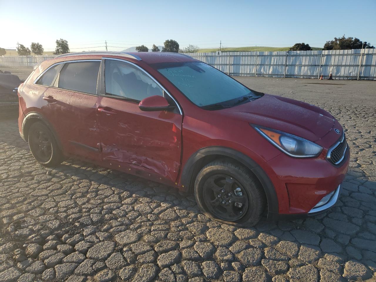 KNDCB3LC5J5156392 2018 Kia Niro Fe