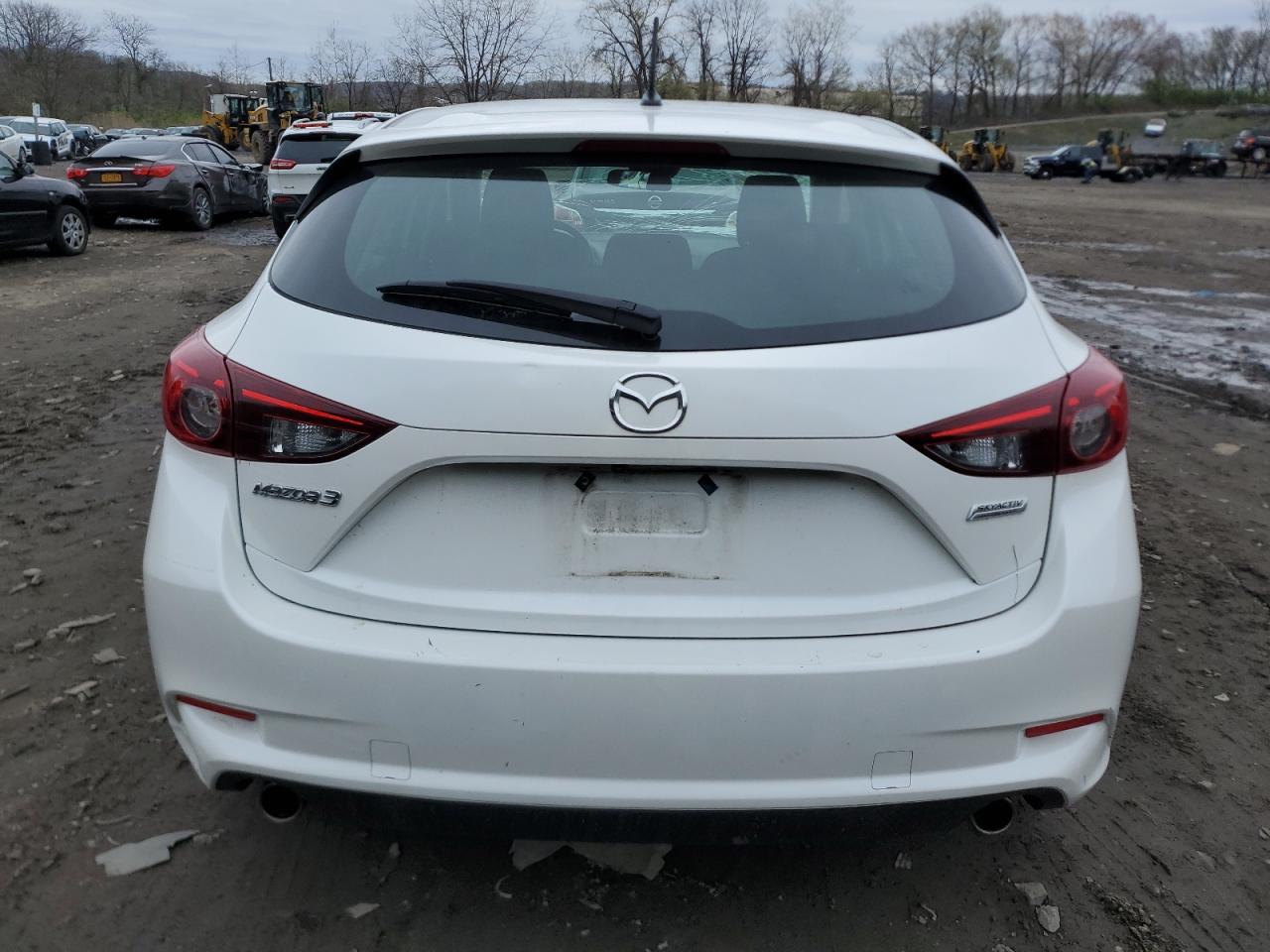 3MZBN1K74JM203169 2018 Mazda 3 Sport