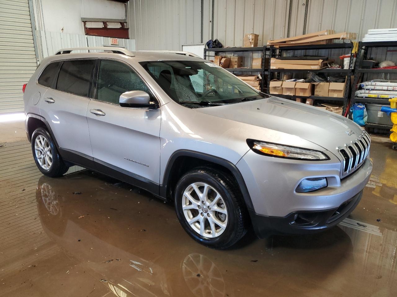 1C4PJLCB8JD606263 2018 Jeep Cherokee Latitude