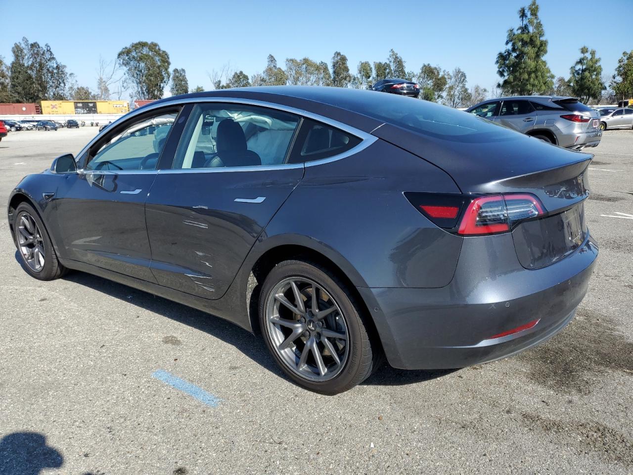 5YJ3E1EA5JF077570 2018 Tesla Model 3