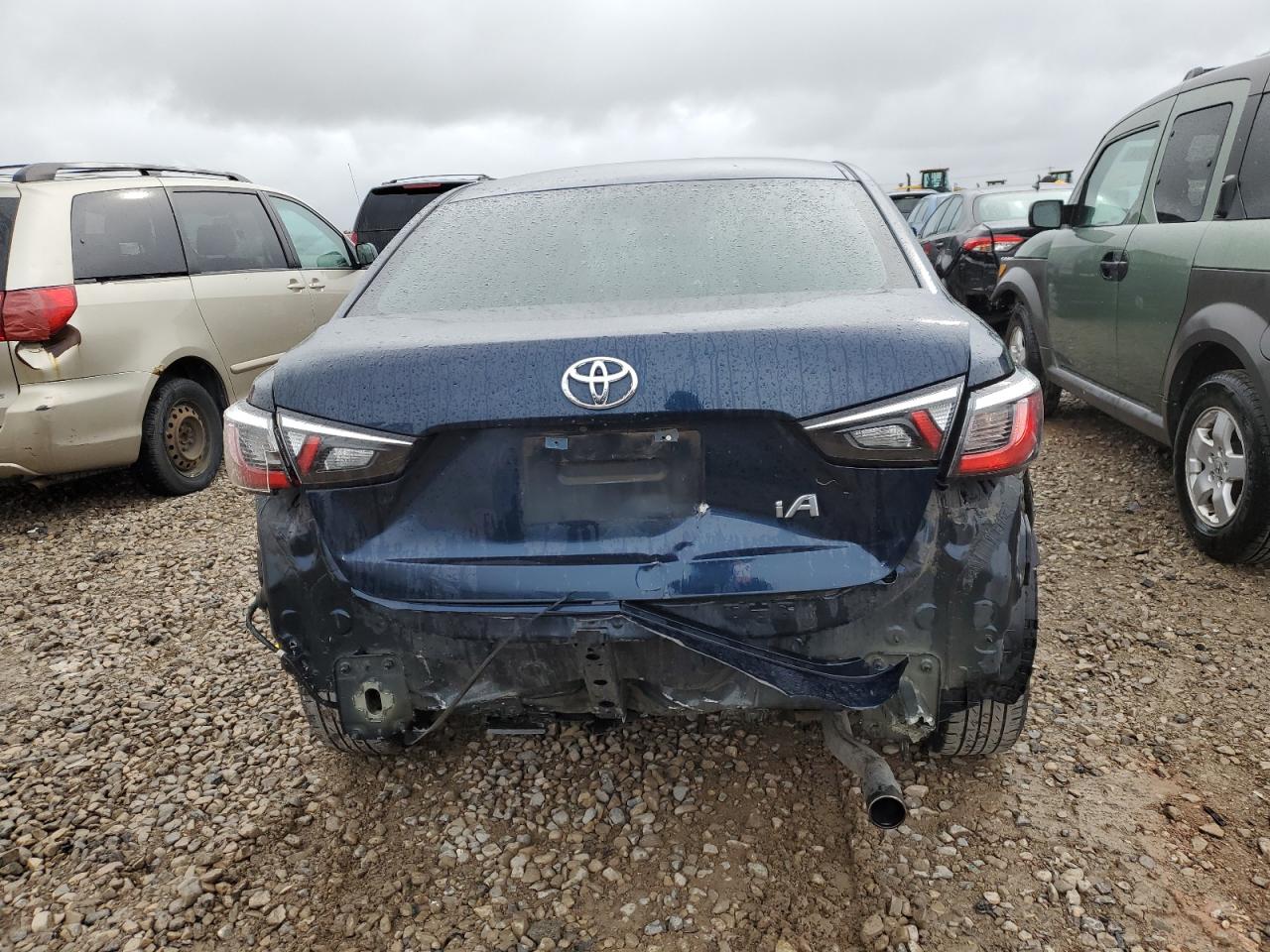 3MYDLBYV2HY192870 2017 Toyota Yaris Ia