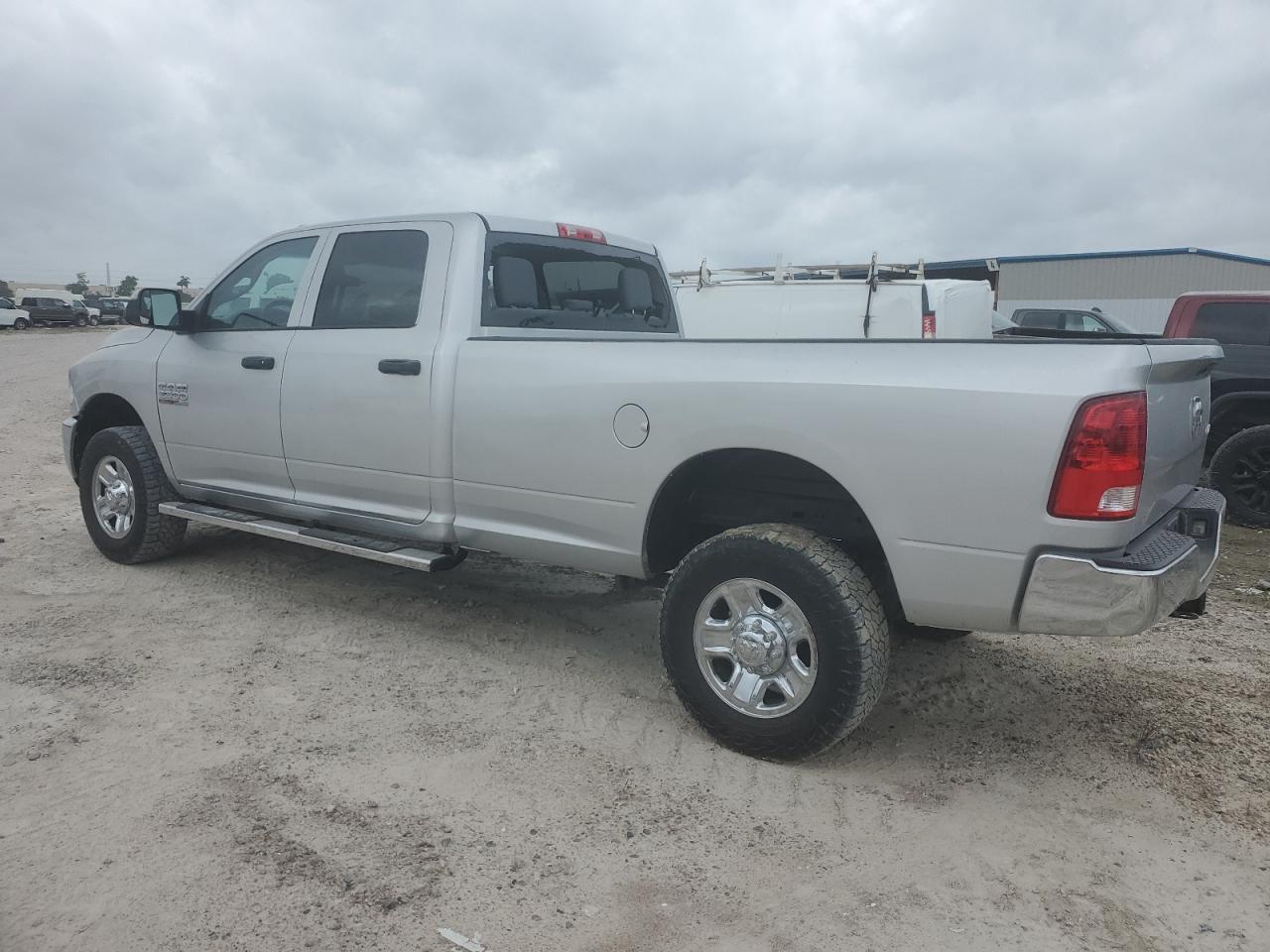 2018 Ram 2500 St vin: 3C6UR5HJ6JG333938