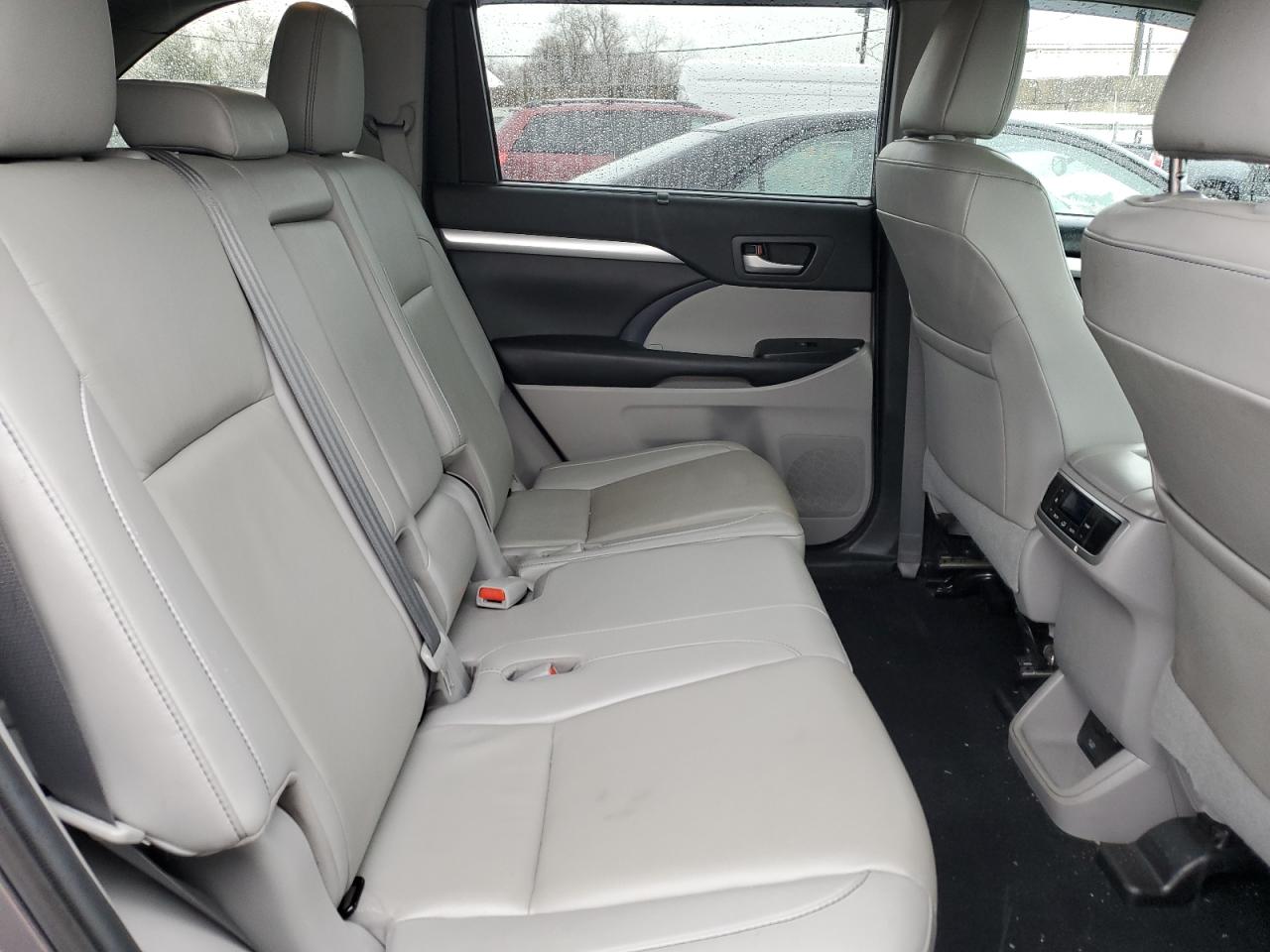 5TDJZRFH2KS704860 TOYOTA HIGHLANDER 2019