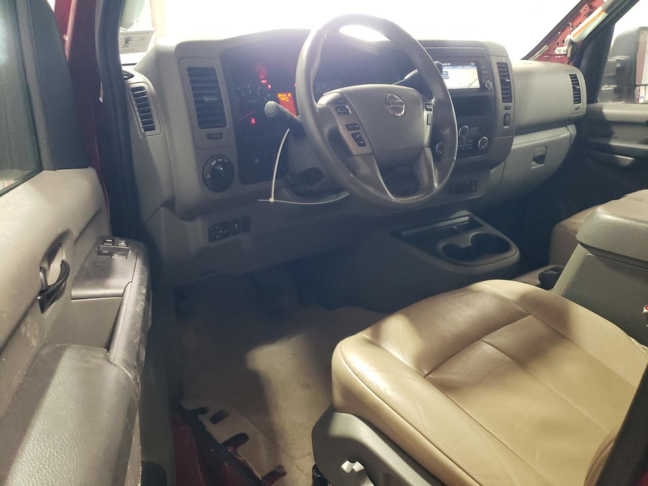 5BZAF0AA4HN850996 NISSAN NV 2017