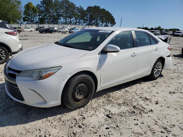 Lot #2489802949 2015 TOYOTA CAMRY LE salvage car