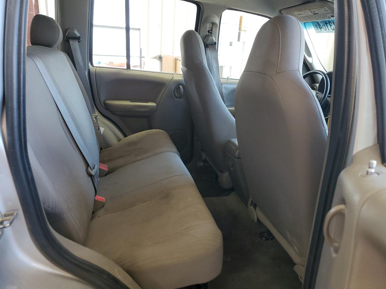 Lot #3211004572 2004 JEEP LIBERTY SP