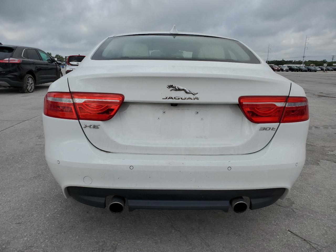 SAJAD4GX1KCP43837 2019 Jaguar Xe Premium