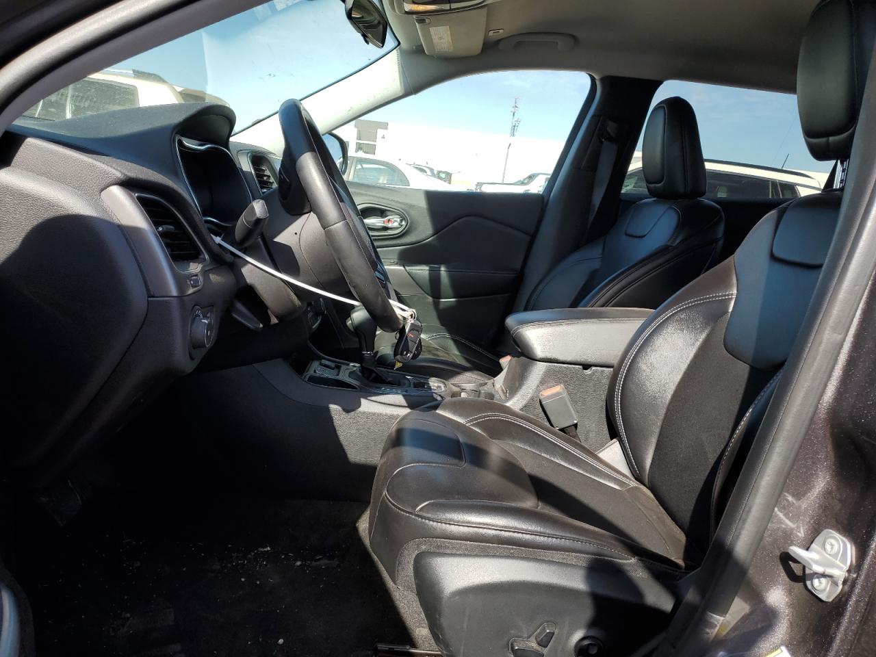 1C4PJLLBXKD312882 2019 Jeep Cherokee Latitude Plus