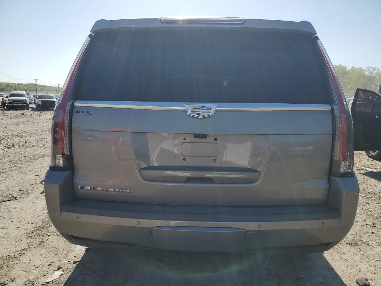 1GYS4CKJ7JR246958 2018 Cadillac Escalade Premium Luxury