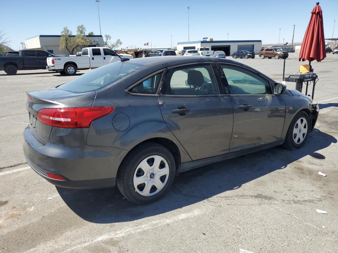 2018 Ford Focus S vin: 1FADP3E27JL269420