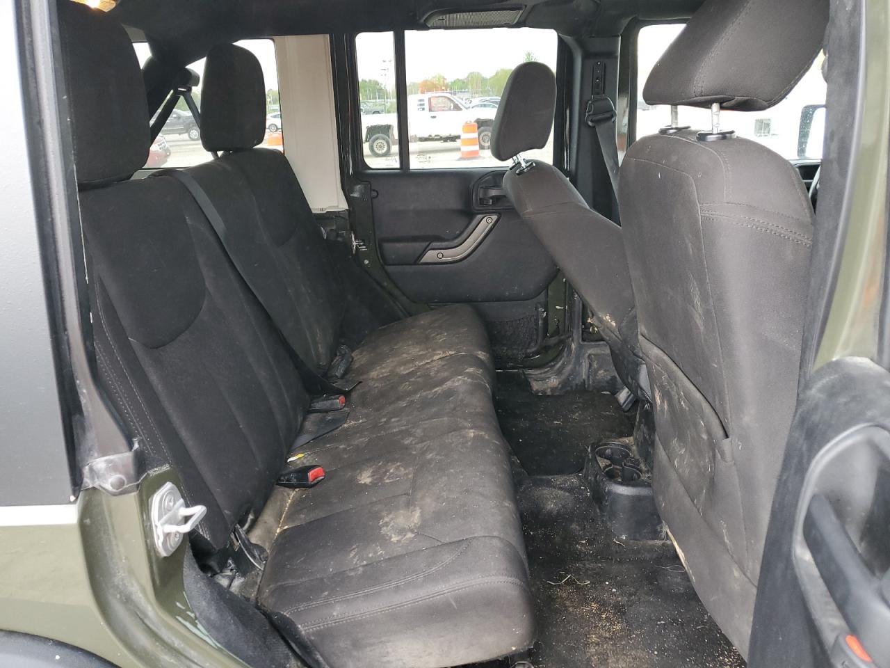 1C4BJWDG2FL671127 2015 Jeep Wrangler Unlimited Sport