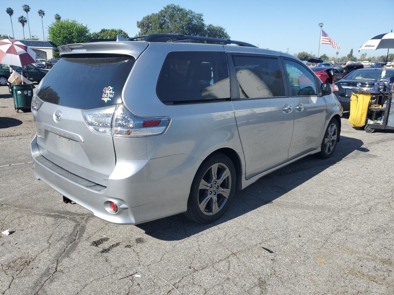 5TDXZ3DC4JS928077 2018 Toyota Sienna Se