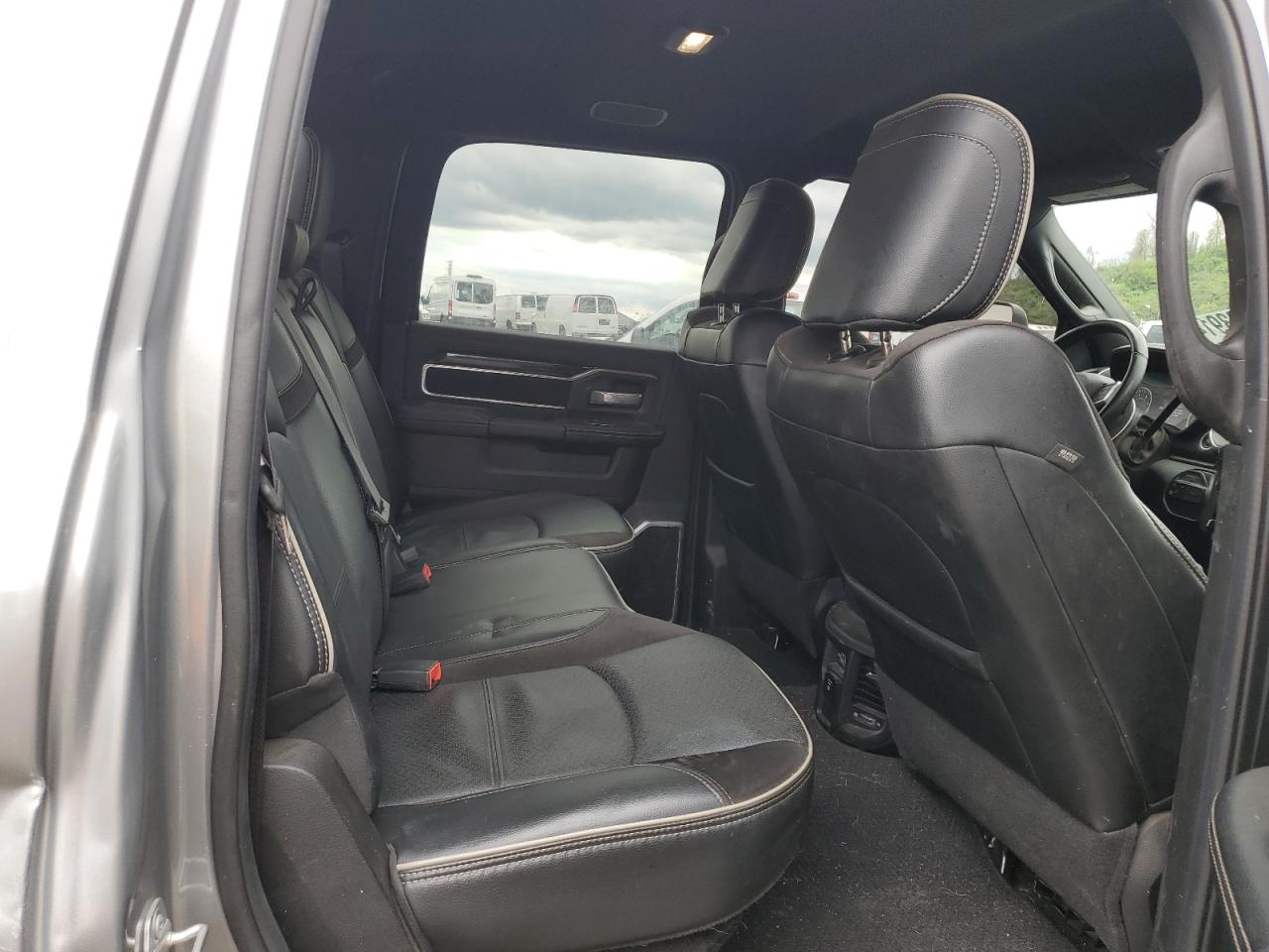 3C63R3JL8NG268804 2022 Ram 3500 Laramie