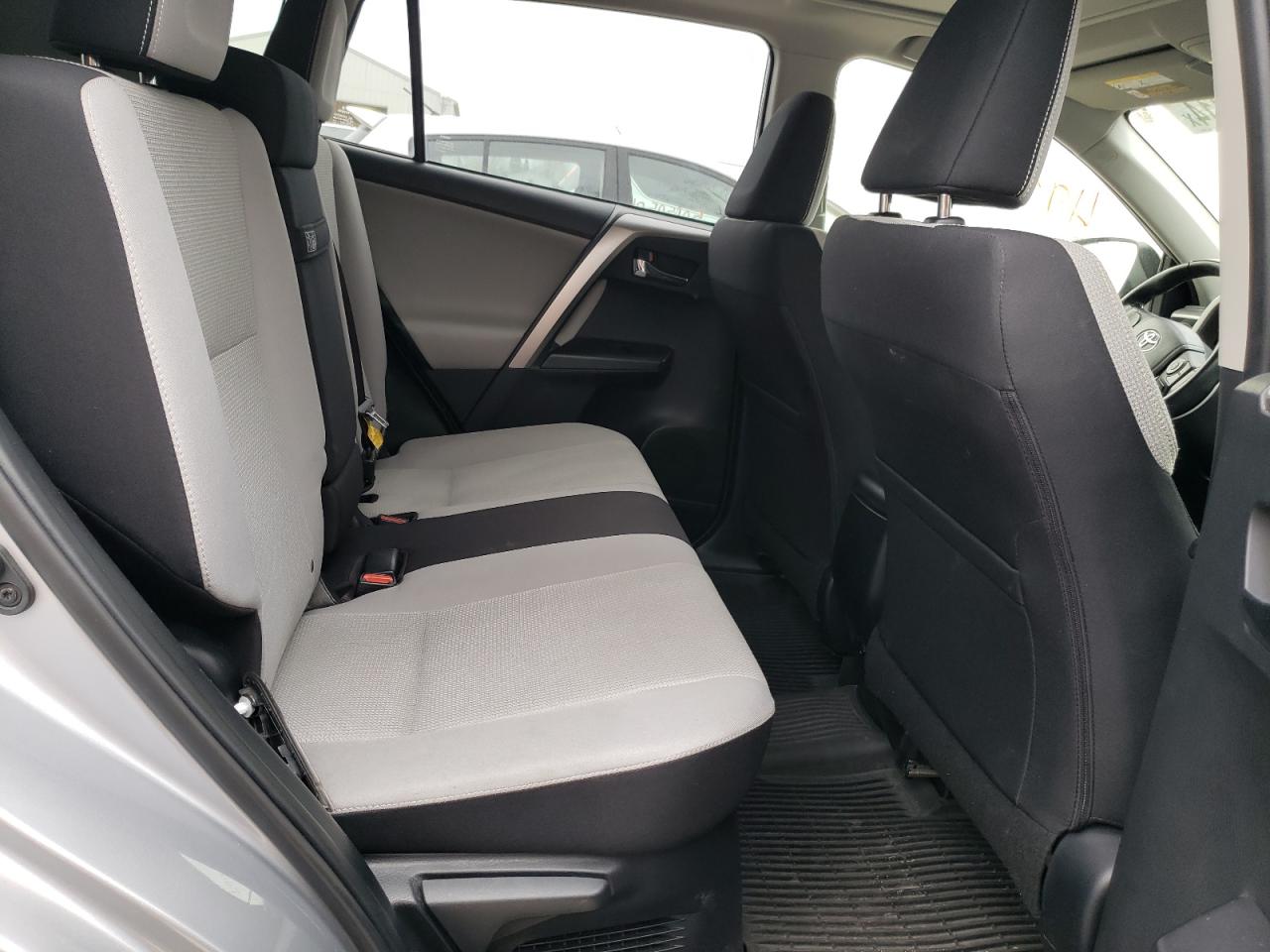 JTMRJREVXHD108966 2017 Toyota Rav4 Hv Le