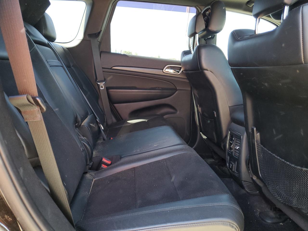 1C4RJFAG2JC234661 2018 Jeep Grand Cherokee Laredo