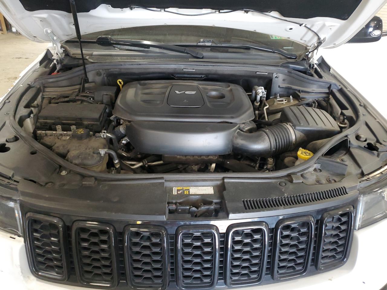 1C4RJFAG6JC503177 2018 Jeep Grand Cherokee Laredo