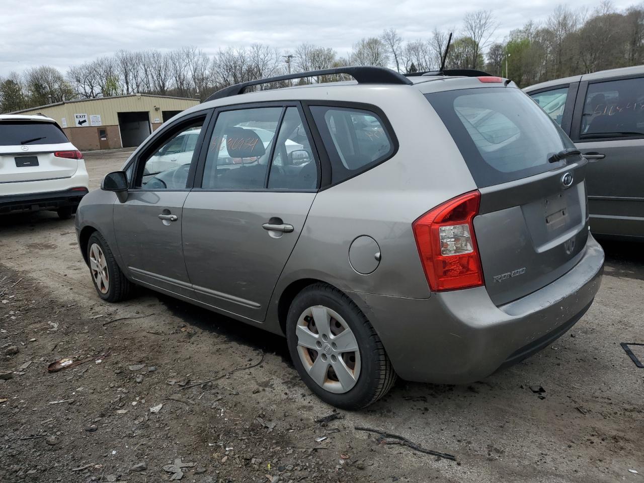 KNAFG528097261300 2009 Kia Rondo Base