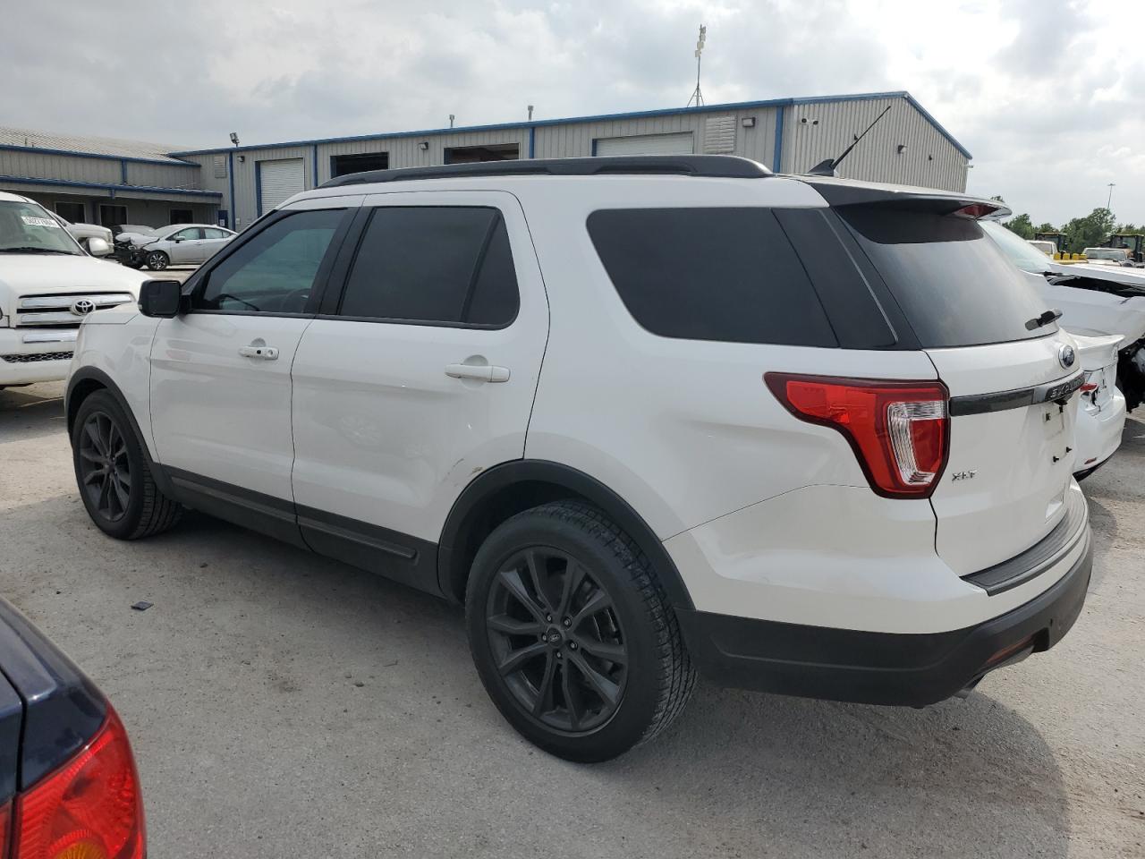 2018 Ford Explorer Xlt vin: 1FM5K7D8XJGB77569