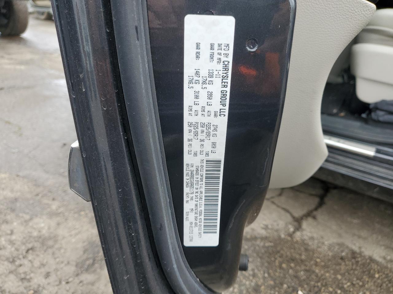 2A4RR8DG0BR651179 2011 Chrysler Town & Country Touring L