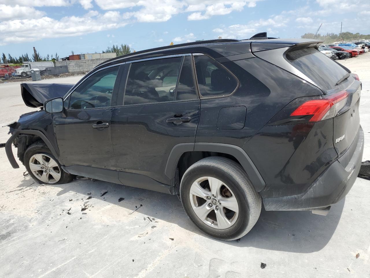 2T3W1RFV1MC158879 2021 Toyota Rav4 Xle