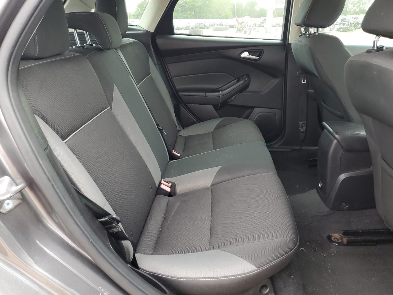 1FADP3K24EL335979 2014 Ford Focus Se