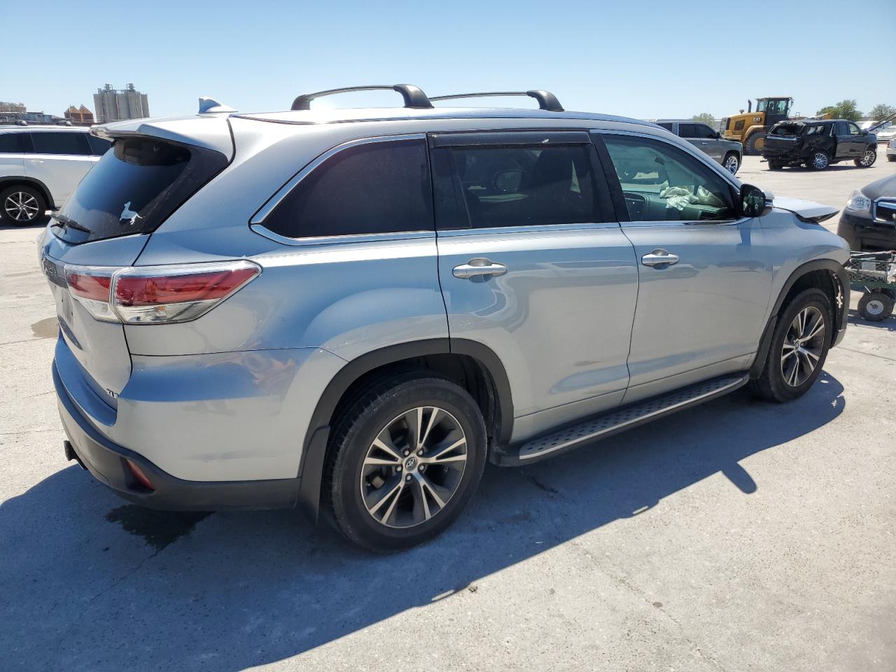 5TDKKRFH9GS122125 2016 Toyota Highlander Xle