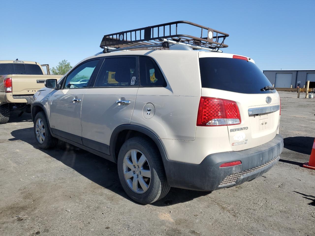 2012 Kia Sorento Base vin: 5XYKTDA65CG233395