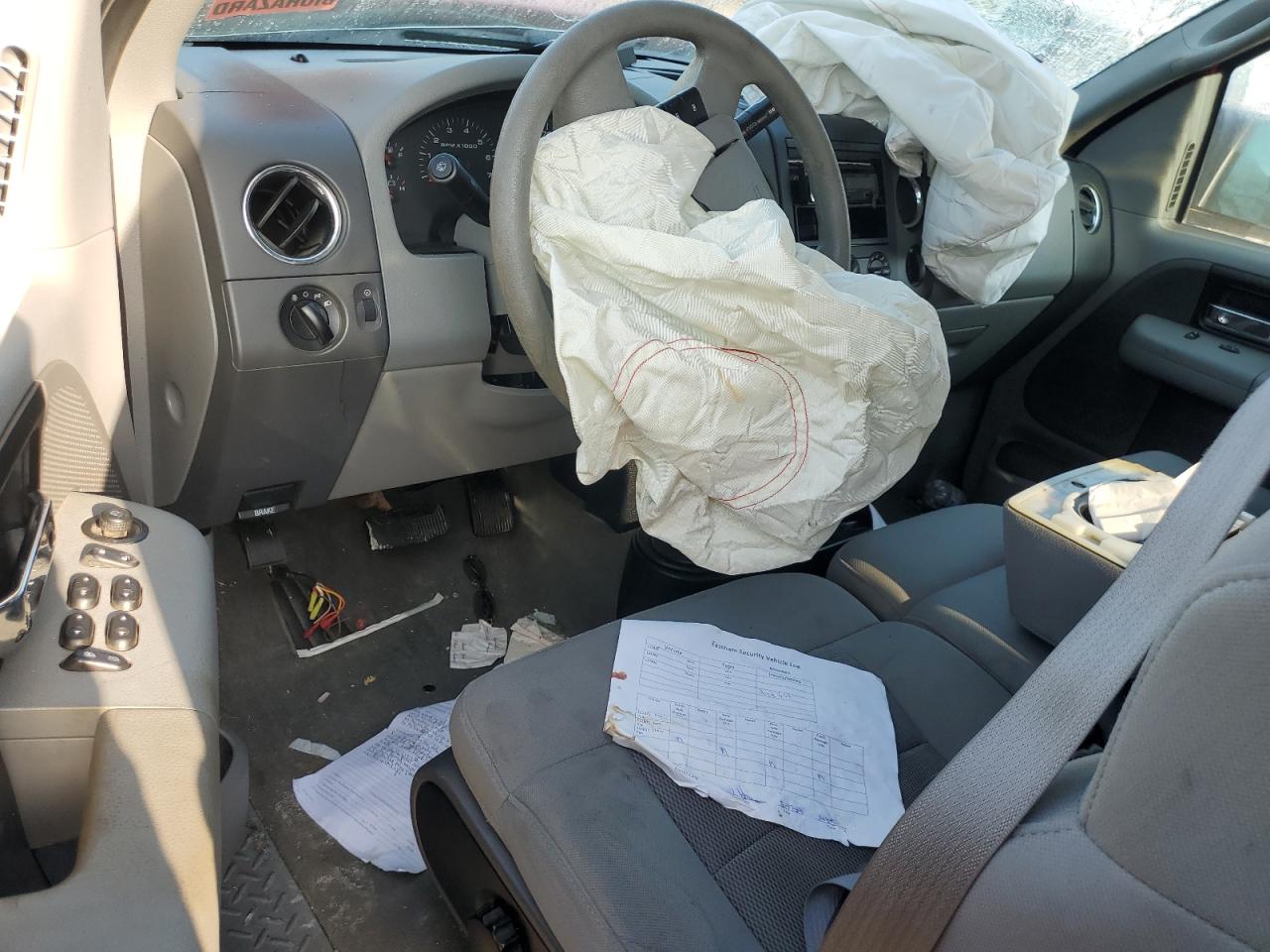 1FTRX14W44NB12946 2004 Ford F150 1FTRX14W44NB12946 2004 Ford F150