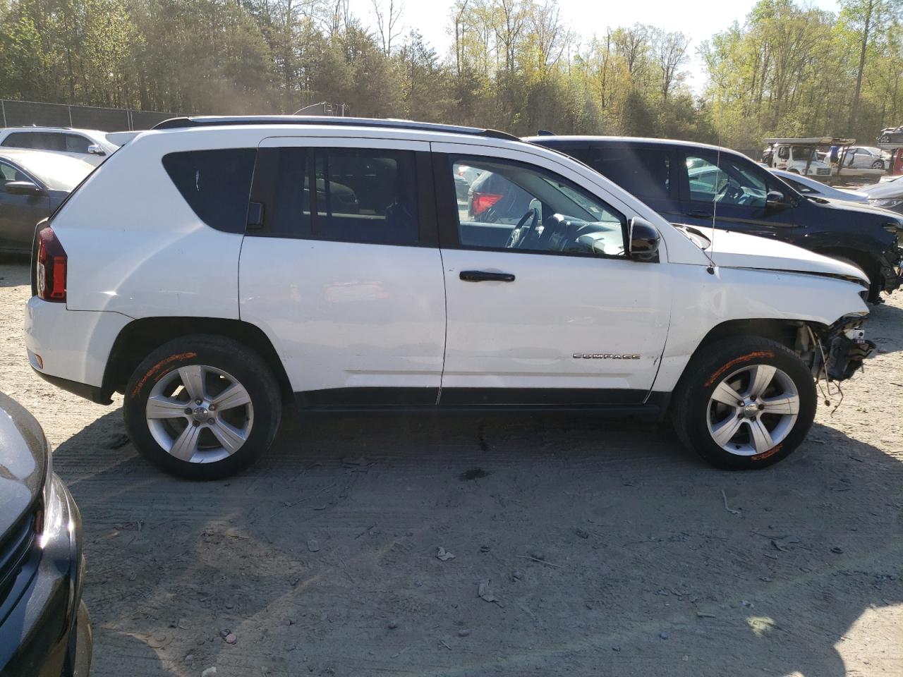 1C4NJCEA4GD599834 2016 Jeep Compass Latitude