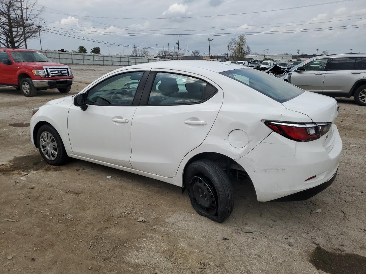 3MYDLBYV8KY512572 TOYOTA YARIS 2019