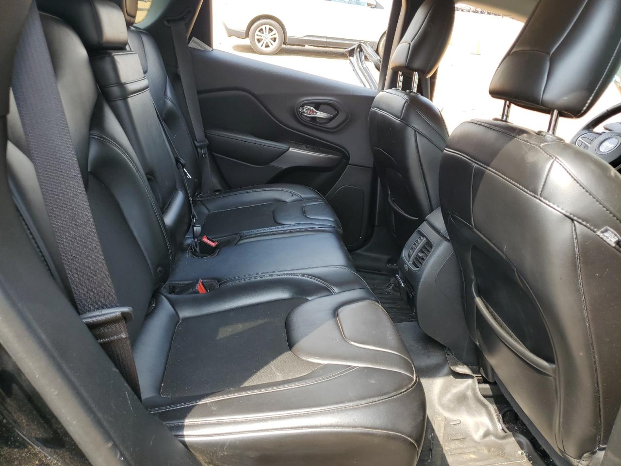 1C4PJLLBXKD332825 2019 Jeep Cherokee Latitude Plus