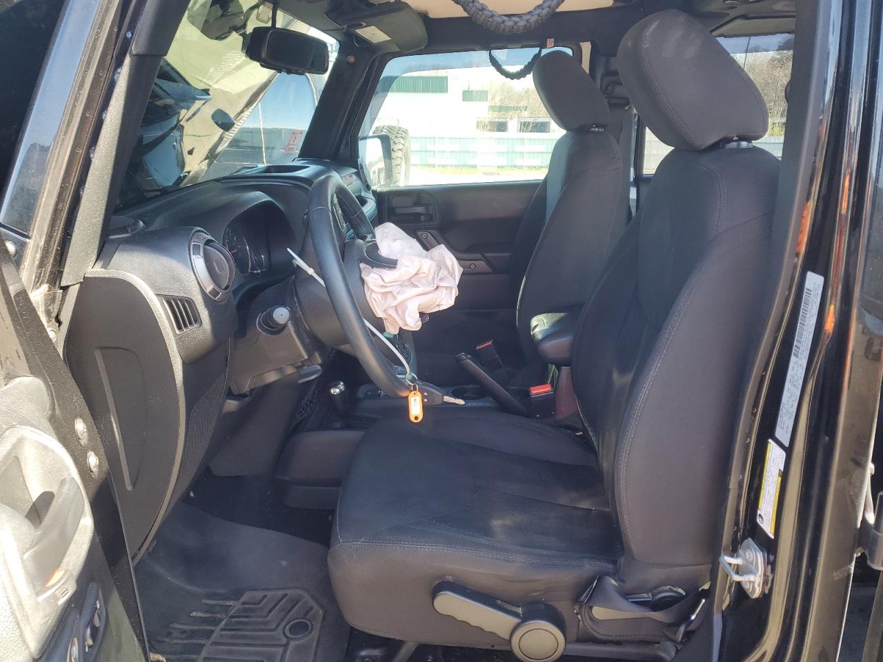 1C4BJWDG2JL810620 2018 Jeep Wrangler Unlimited Sport