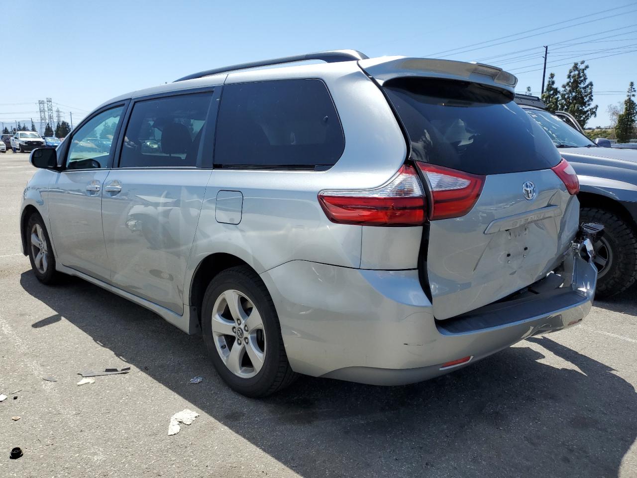 5TDKZ3DC2KS004619 2019 Toyota Sienna Le