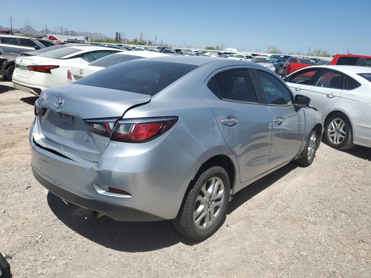 3MYDLBYV5JY313266 2018 Toyota Yaris Ia