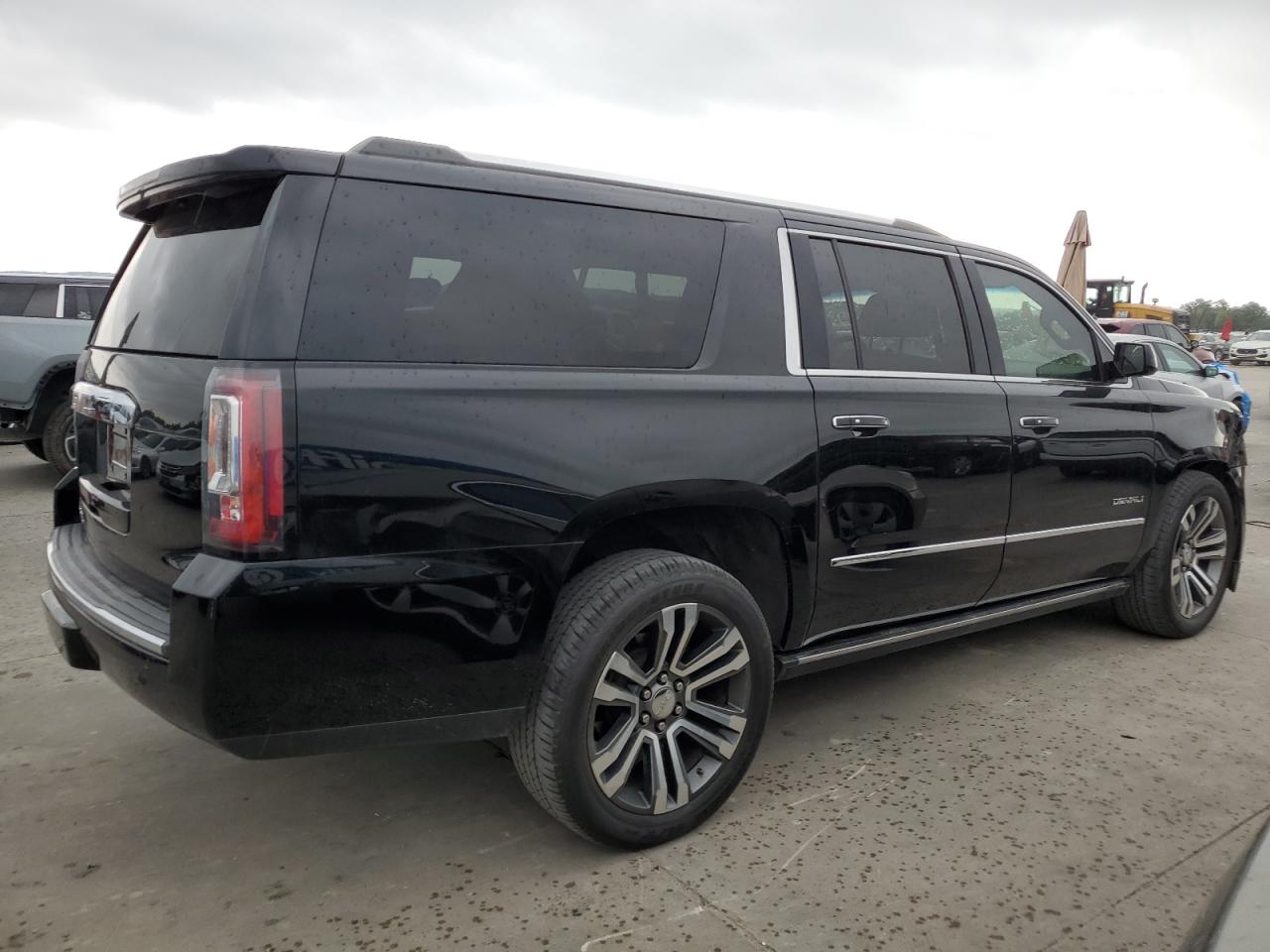 1GKS1HKJ5JR116256 2018 GMC Yukon Xl Denali