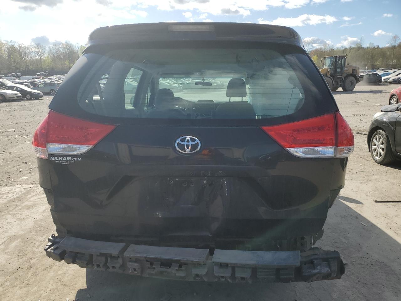 5TDZK3DCXDS308142 2013 Toyota Sienna