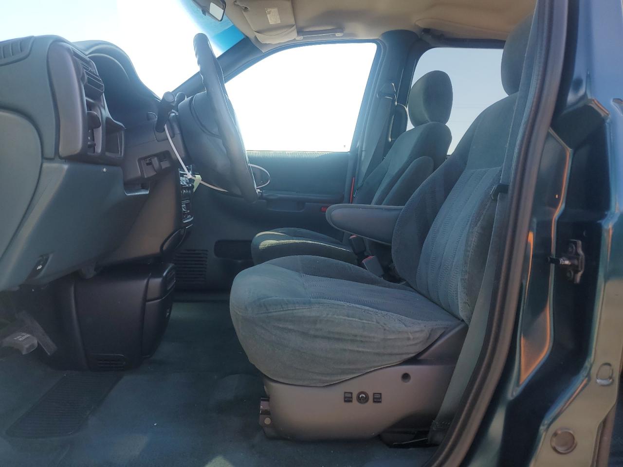 1GNDX03E0WD223913 1998 Chevrolet Venture