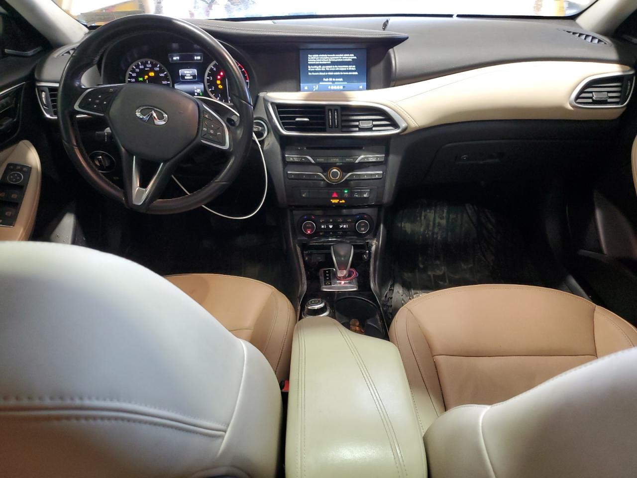 SJKCH5CR2JA050114 2018 Infiniti Qx30 Base