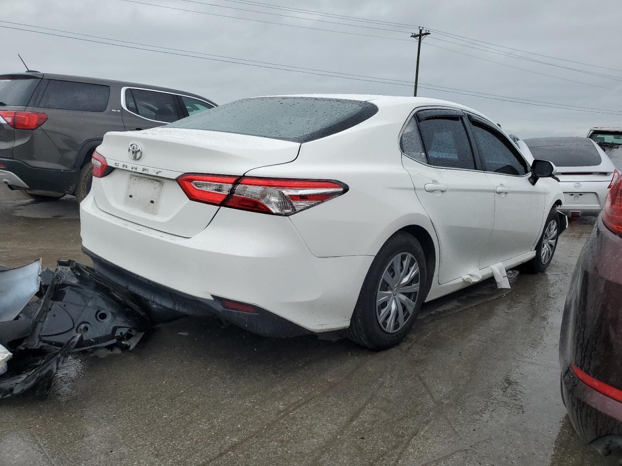 2018 Toyota Camry L vin: 4T1B11HK0JU608348