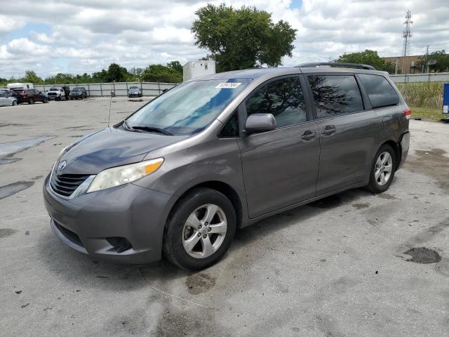 Lot #2519711408 2013 TOYOTA SIENNA LE salvage car