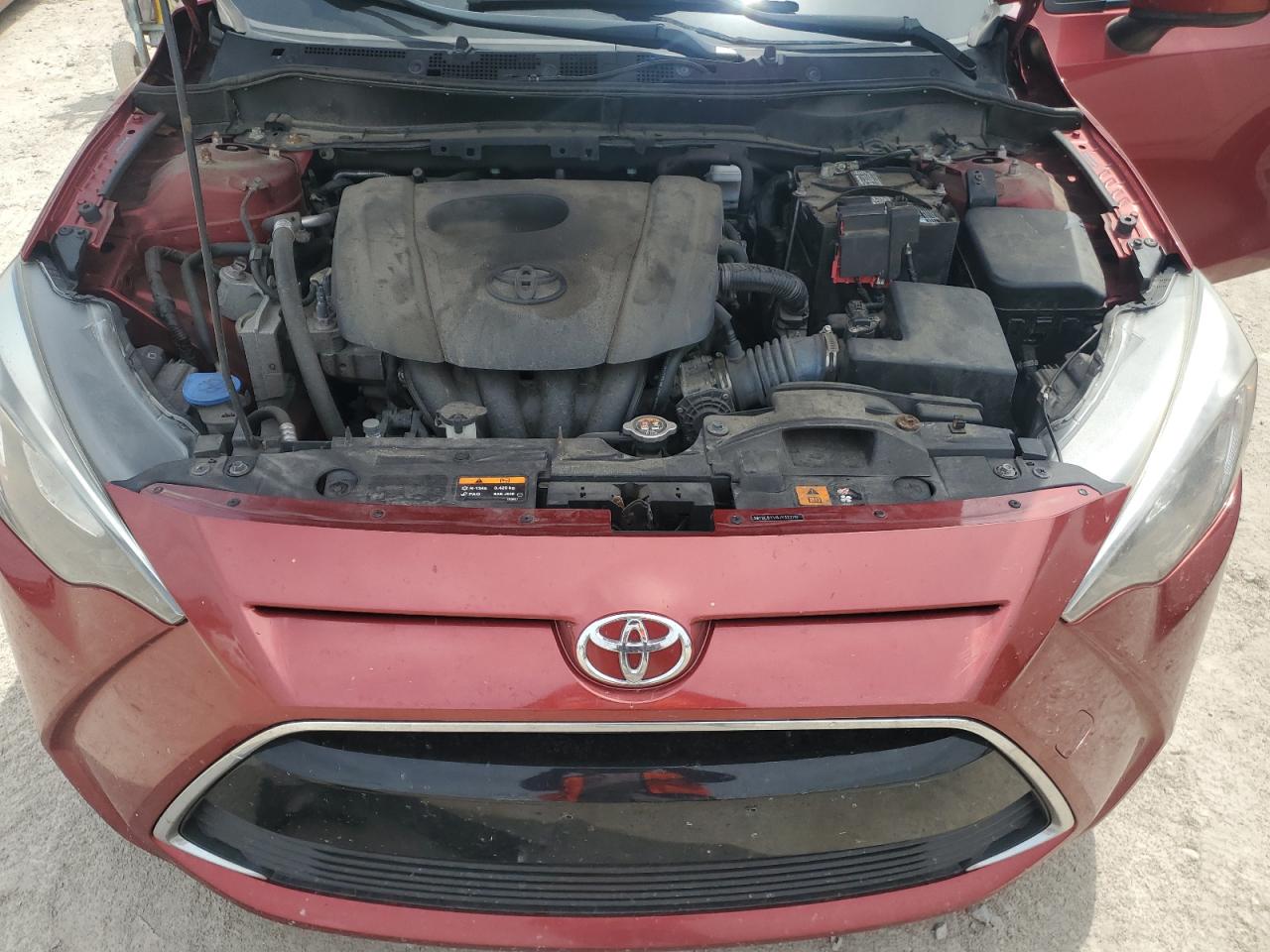 3MYDLBYV8JY322110 2018 Toyota Yaris Ia